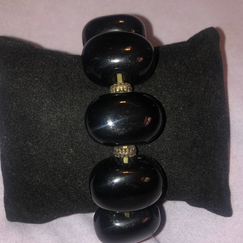Black oval shaped beads stretch bracelet